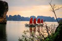 5-Day Northern Vietnam Tour from Hanoi Including Day Trip to Hoa Lu and Halong Bay Cruise