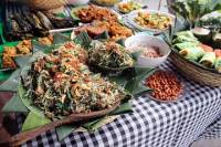 Traditional Balinese Cooking Class & Meal in a Multi-Generational Family Home