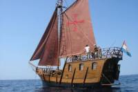 Brac and Solta Sightseeing Cruise from Split in a Traditional Karaka Replica with Lunch