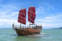 Full-Day Phang Nga Bay by Junk Including Lunch from Phuket