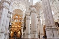 Granada Combo: Granada Walking Tour Including Cathedral, Royal Chapel and Hop-On Hop-Off Train