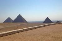 Half-Day Private Guided Tour to Giza Pyramids and Sphinx including Lunch from Cairo