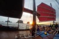 Krabi Sunset Cruise to 5 Islands on the Siamese Junk Pla Luang
