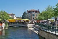 L'Isle sur la Sorgue and Luberon Villages Day Tour from Avignon
