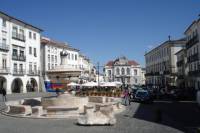 Private Tour: Evora and Monsaraz with Wine Tasting