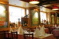 Private Tour: Montmartre Walking Tour, Dinner and Au Lapin Agile Cabaret