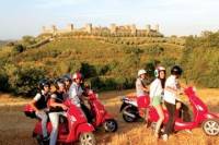 Siena Vespa Tour Including Lunch at a Chianti Winery