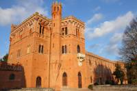 Small-Group Chianti Wine-Tasting and Castles Trip from Siena