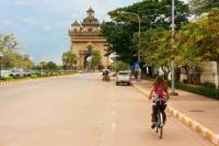 Vientiane by Bike: Mekong River, Patuxai and Pha That Luang