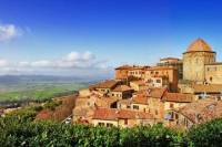Volterra and Bocelli's Theatre Day Trip Tour from Lucca Including Wine Tasting
