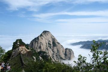 2-Day Private Tour in Xi'an: Terracotta Warriors and Hua Shan Hike