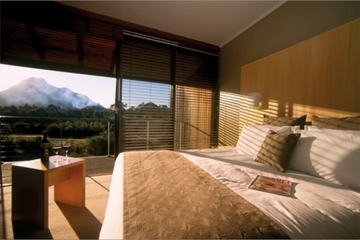 2-Day Western Victoria Luxury Tour Including Wine Tasting and Lunch at the Lake House Daylesford