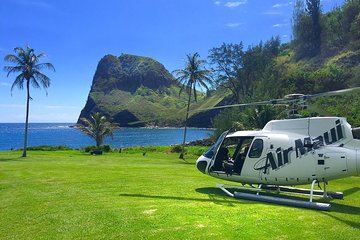 West Maui & Molokai Helicopter Tour with Oceanfront Landing