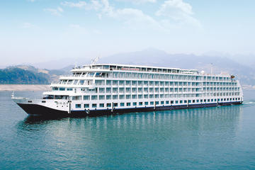 4-Day Century Sky Yangtze River Luxury Cruise Tour from Chongqing to Yichang