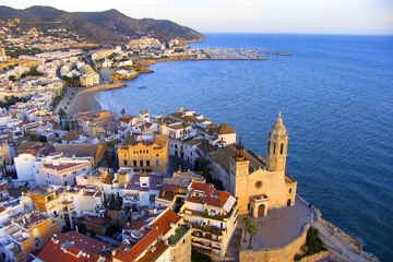 4-Day Small-Group Tour from Barcelona including Montserrat, Sitges and Dali Museum