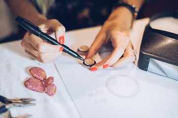 Design Your Personalized Luxury Jewelry in Le Marais, in the heart of Paris!