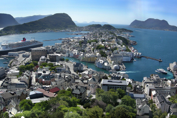 Alesund Shore Excursion: Introduction to Alesund Highlights