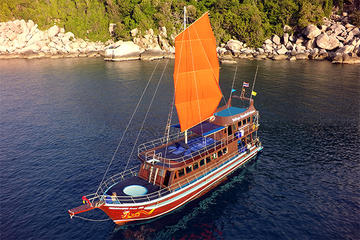 Ang Thong Park Yacht Cruise and Snorkeling