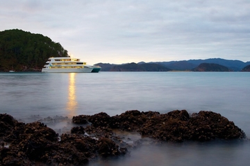 Auckland Harbour and Hauraki Gulf Overnight Cruise
