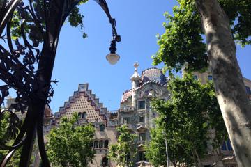 Barcelona 2-Hour Morning City Tour on Electric Bike