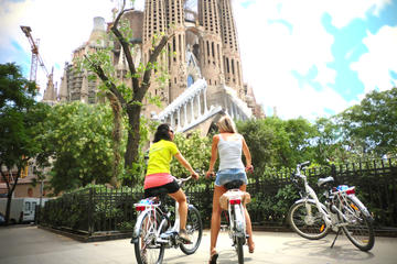 Barcelona 3-Hour Combined Walking and Electric Bike Tour