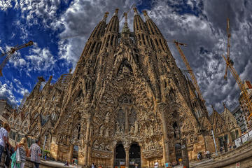 Barcelona Comprehensive Day Tour with Skip-the-line Access to Sagrada Familia