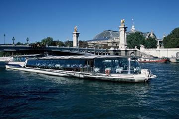 Bateaux Parisiens Seine River Cruise with Lunch and Live Music