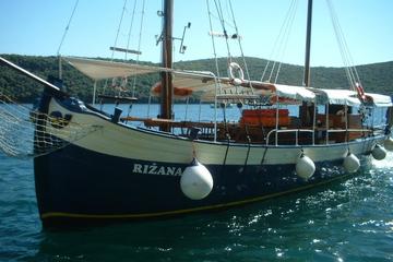 Blue Lagoon and Trogir Day Trip with Lunch from Split