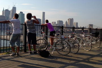 Brooklyn Highlights Bike Tour with East River Ferry Ride