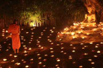 Chiang Mai by Night: Private Tour with Candlelit Buddhist Chant, Thai Dinner and Night Market