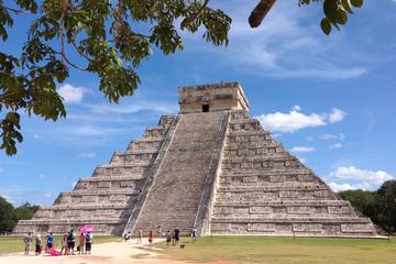 Chichen Itza, Ik Kil Cenote and Valladolid with Lunch