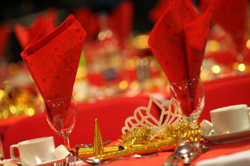 Christmas Day on the River Thames: Sightseeing Cruise with Traditional Lunch