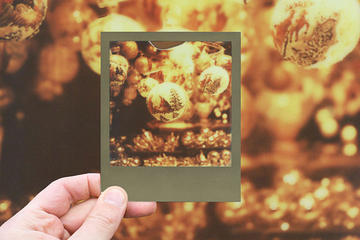 Christmas Vintage Winter Photo Tour With a Polaroid Camera in Vienna