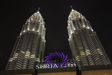 Cultural Night Tour of Kuala Lumpur with Dinner and Show