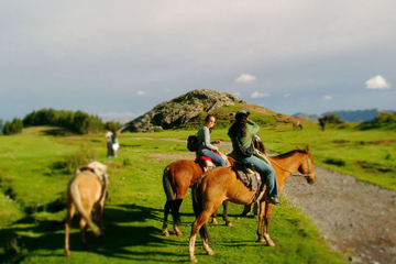 Cusco Horseback Riding Tour to Sacsayhuaman, Qenqo, Puca Pucara and Tambomachay