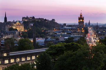 Dark Tales and Terrors of Edinburgh Walking Tour with German-Speaking Guide