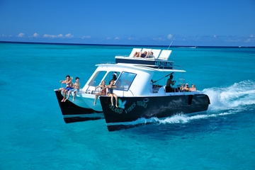 Day Cruise from Providenciales Including Snorkeling, Tubing and BBQ Lunch