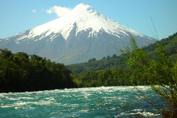Day Trip to Osorno Volcano and Petrohue from Puerto Varas