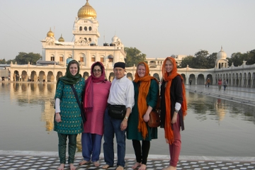 Delhi Evening Tour Including the Ancient Hanuman Temple and the Gurudwara Bangla Sahib