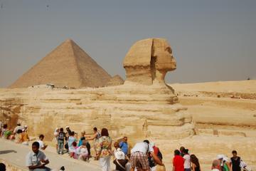 Discover Cairo: Giza Pyramids and Egyptian Museum including lunch