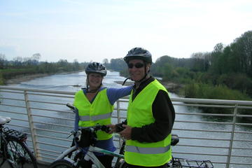 Eco Bike Tour Around Lucca with Light Lunch from Florence