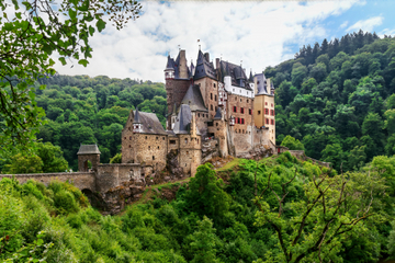 Frankfurt Super Saver: City Highlights Tour plus Eltz Castle with Rhine River Dinner