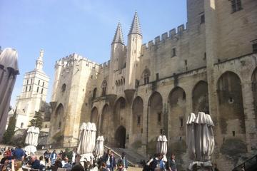 Full-day tour of Avignon and Villages of Luberon from Aix en Provence