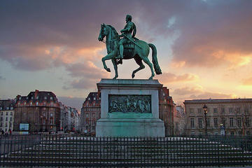 Ghosts, Mysteries and Legends Night Walking Tour of Paris