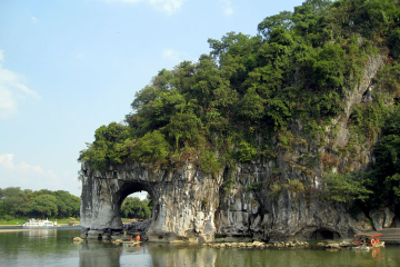 Guilin Private Day Tour: Reed Flute Cave, Seven Star Park, Fubo Hill and Elephant Trunk Hill