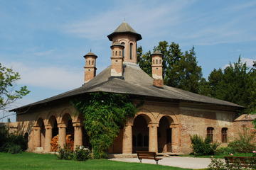Half-Day Trip to Draculas Tomb and Mogosoaia Palace from Bucharest