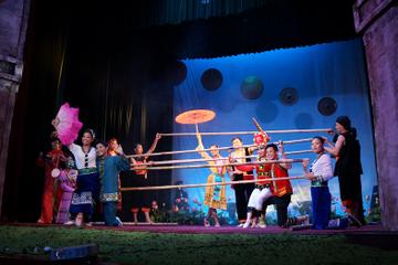 Hanoi Night Tour Including Night Show Ticket and Street Food
