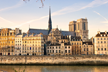 Heart of Paris Tour: Notre-Dame and Ile de la Cite with wine tasting