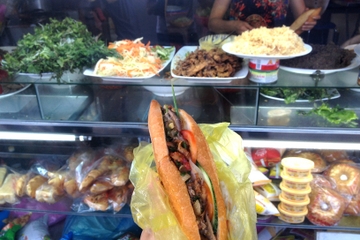 Hoi An Old Town Food Tour by Night