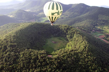 Hot Air Balloon Flight and Breakfast over the Volcanoes of Catalonia